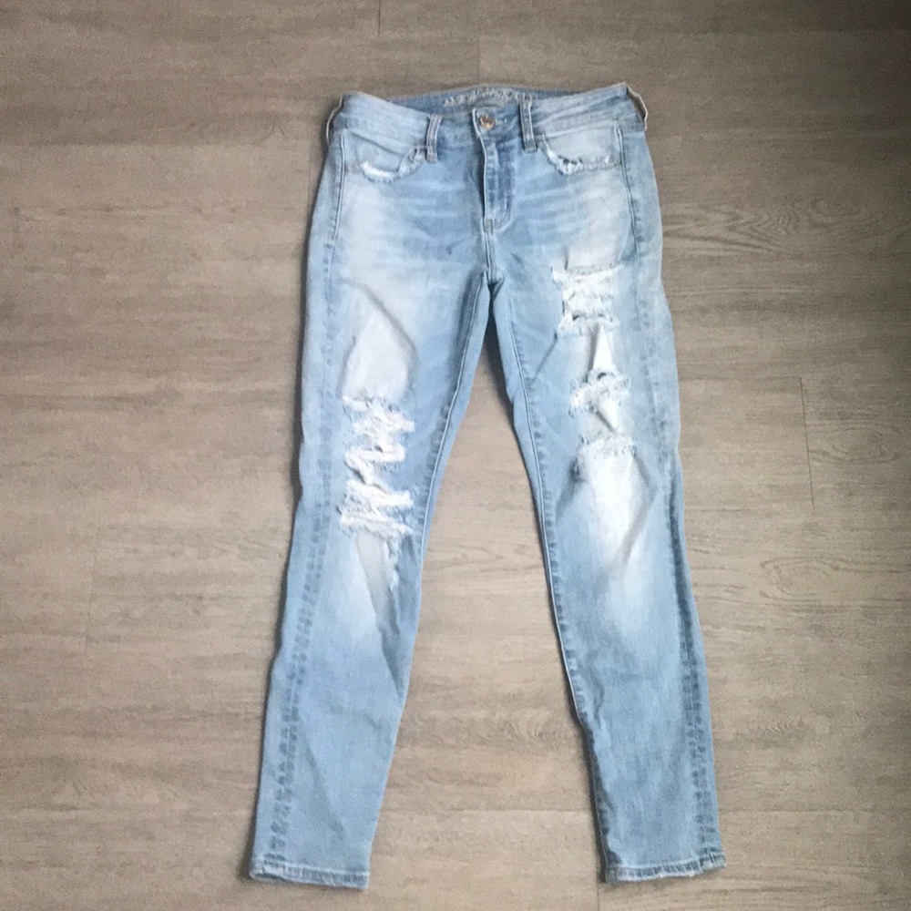 American Eagle High Waisted Light Wash Jeans